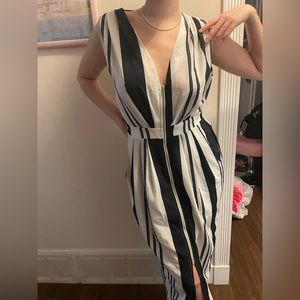 Black and white formal V neck dress!